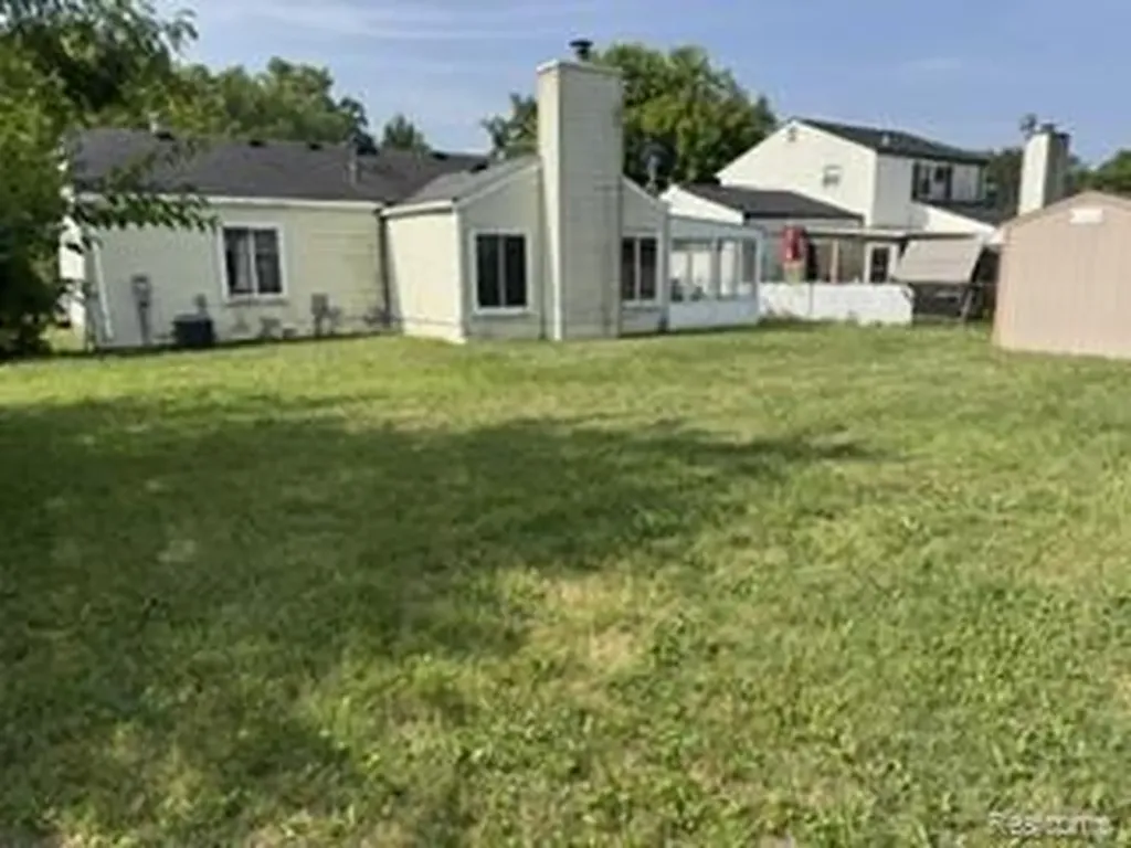 29108 Riveroak Drive Romulus City MI 48174