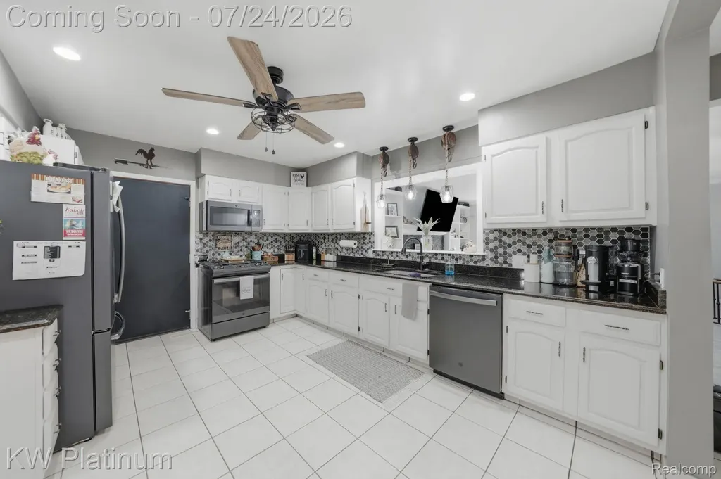 47389 Sugarbush Road Chesterfield Township MI 48047