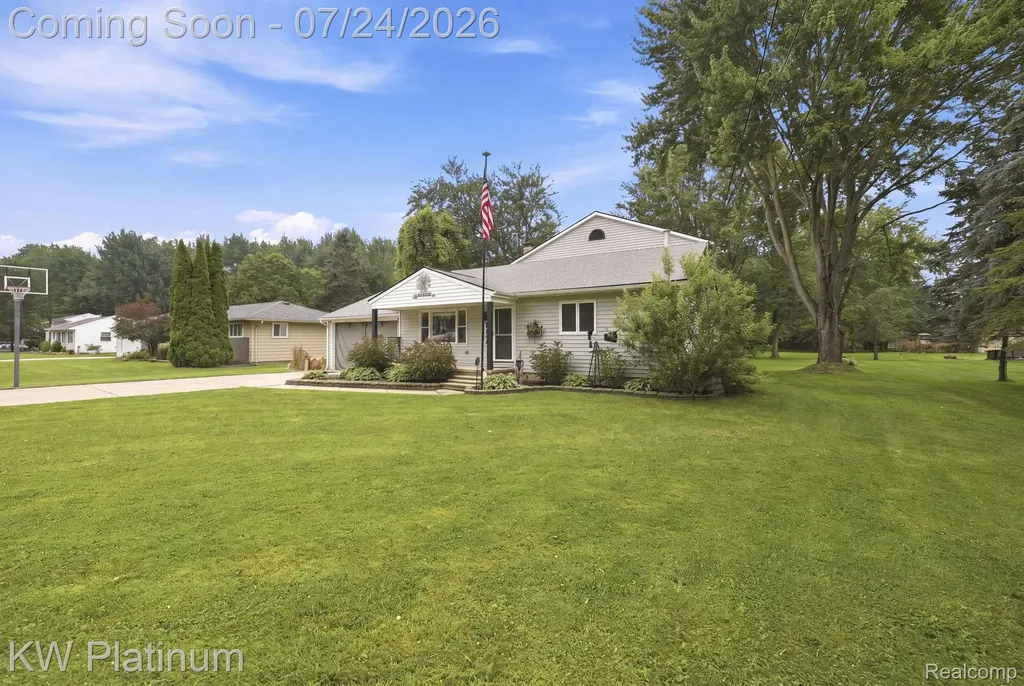 47389 Sugarbush Road Chesterfield Township MI 48047
