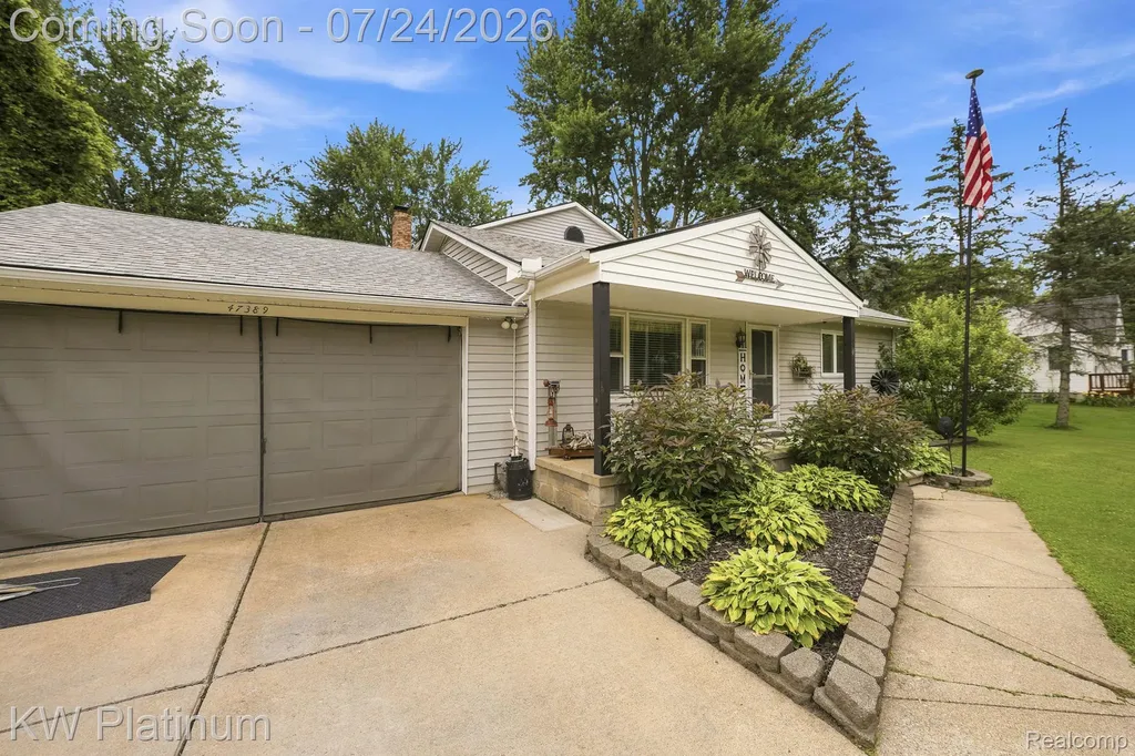 47389 Sugarbush Road Chesterfield Township MI 48047