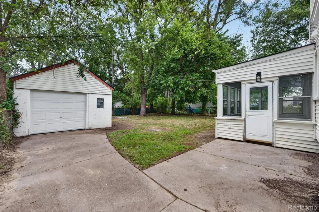 19749 Imperial Highway Redford Charter Township MI 48240