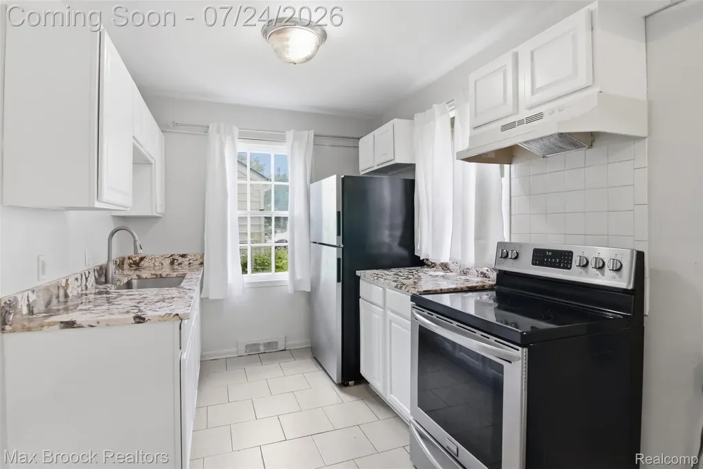 10431 Corning Street Oak Park City MI 48237
