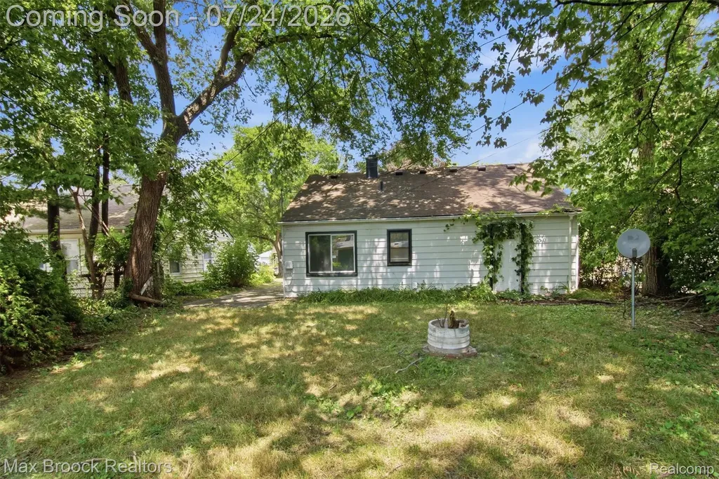 10431 Corning Street Oak Park City MI 48237