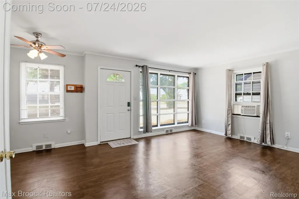 10431 Corning Street Oak Park City MI 48237