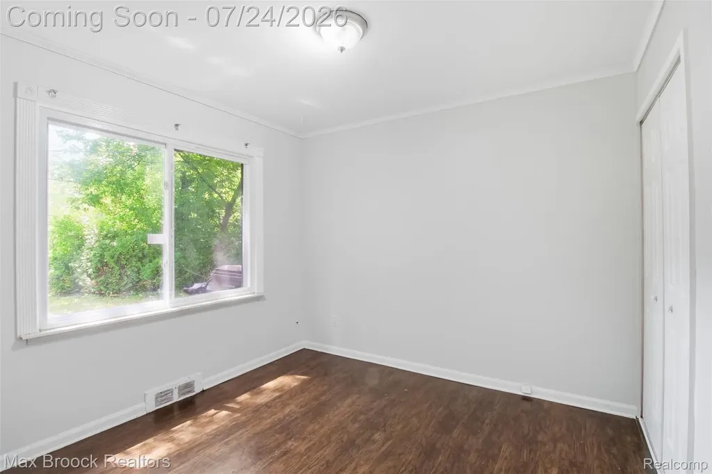 10431 Corning Street Oak Park City MI 48237