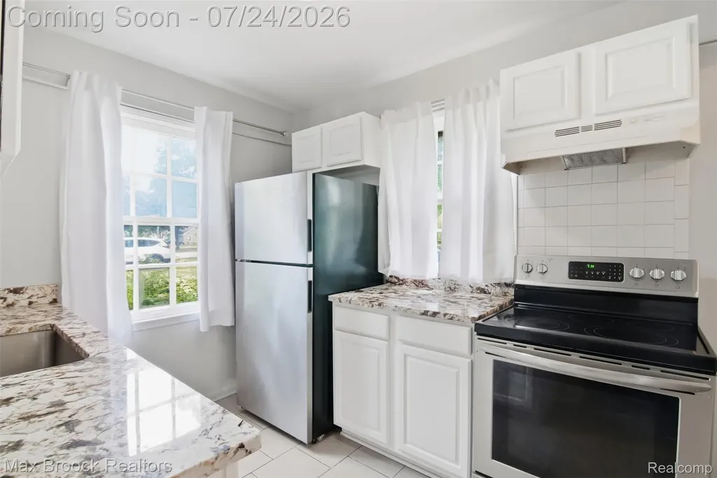 10431 Corning Street Oak Park City MI 48237