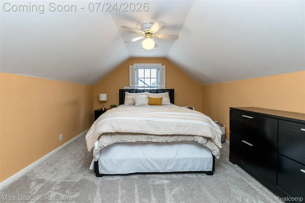 1090 Cambridge Road Berkley City MI 48072