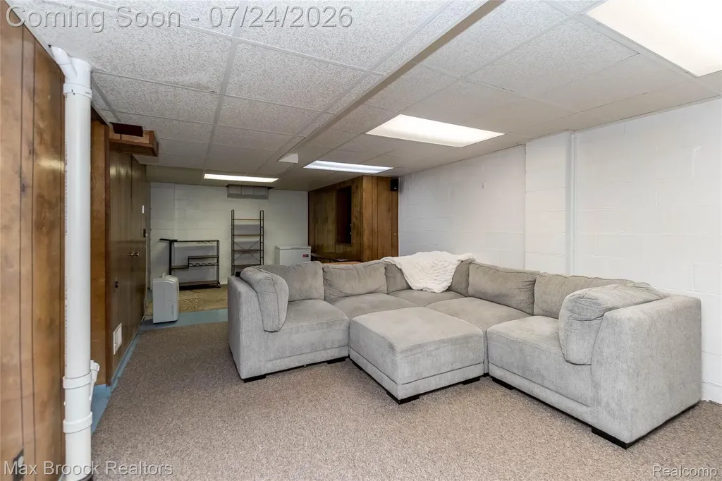 1090 Cambridge Road Berkley City MI 48072