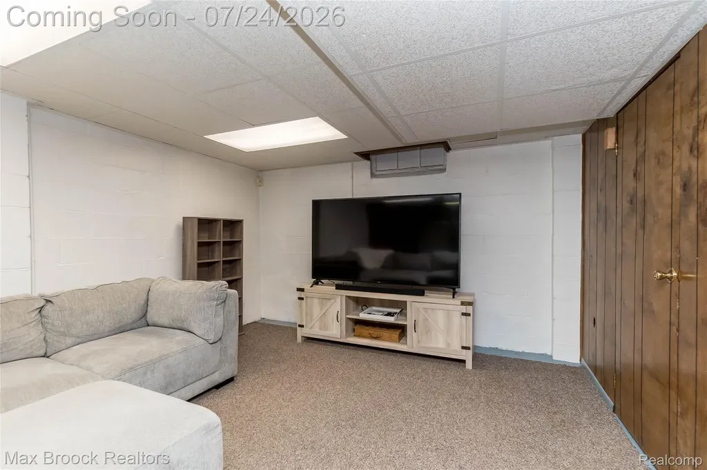 1090 Cambridge Road Berkley City MI 48072