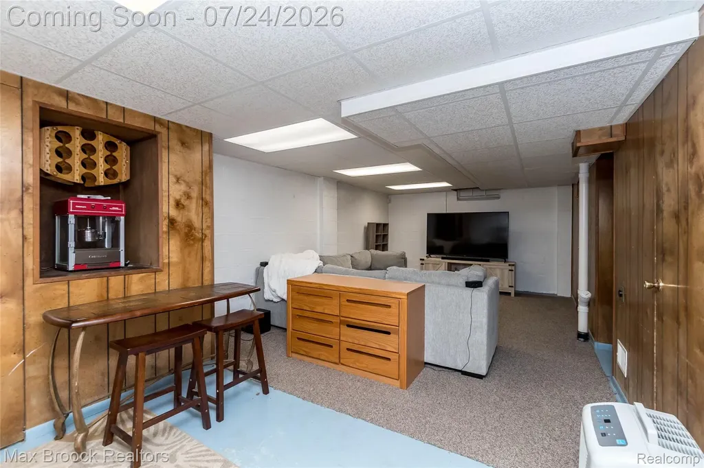 1090 Cambridge Road Berkley City MI 48072
