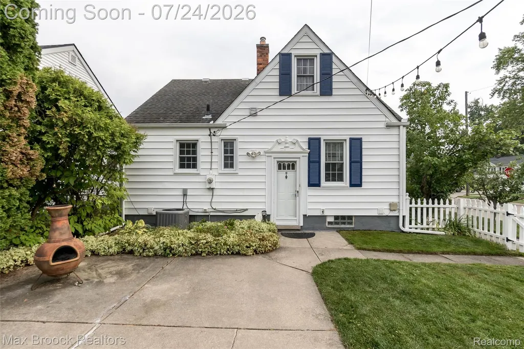 1090 Cambridge Road Berkley City MI 48072