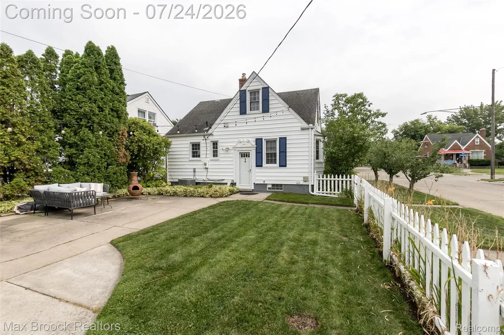 1090 Cambridge Road Berkley City MI 48072