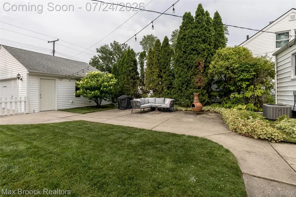 1090 Cambridge Road Berkley City MI 48072