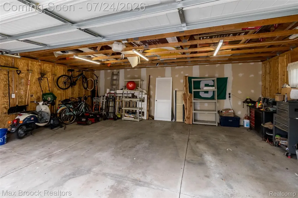 1090 Cambridge Road Berkley City MI 48072