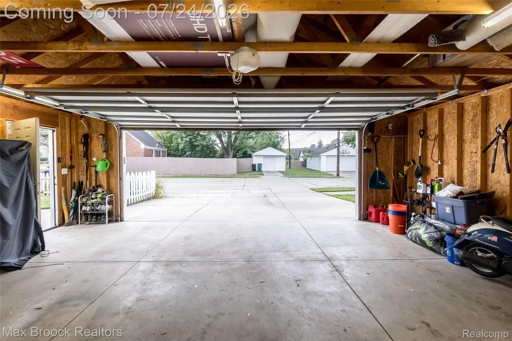 1090 Cambridge Road Berkley City MI 48072