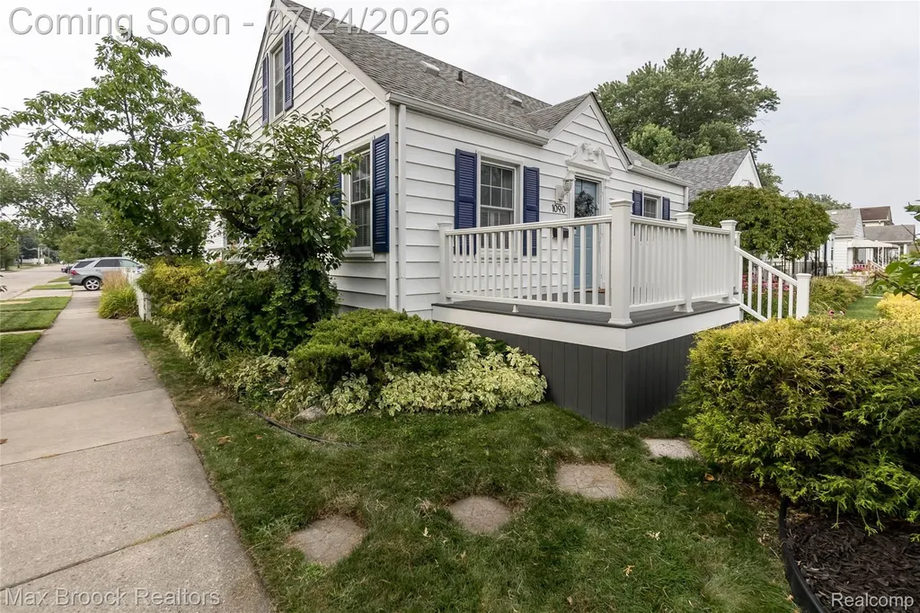 1090 Cambridge Road Berkley City MI 48072
