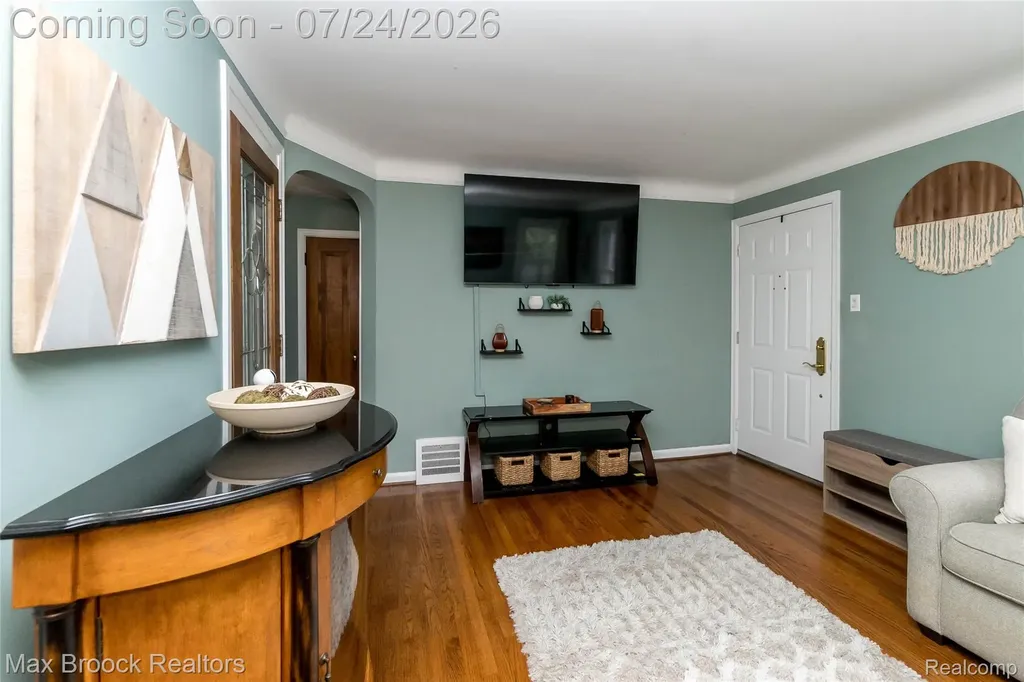 1090 Cambridge Road Berkley City MI 48072
