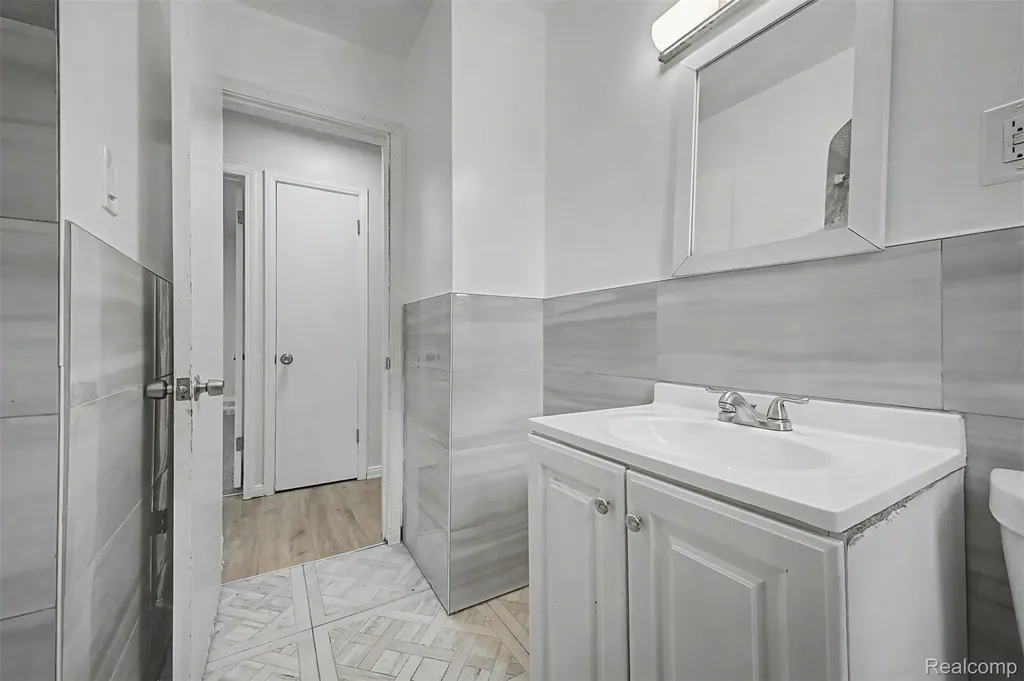 6100 Faust Avenue Detroit City MI 48228