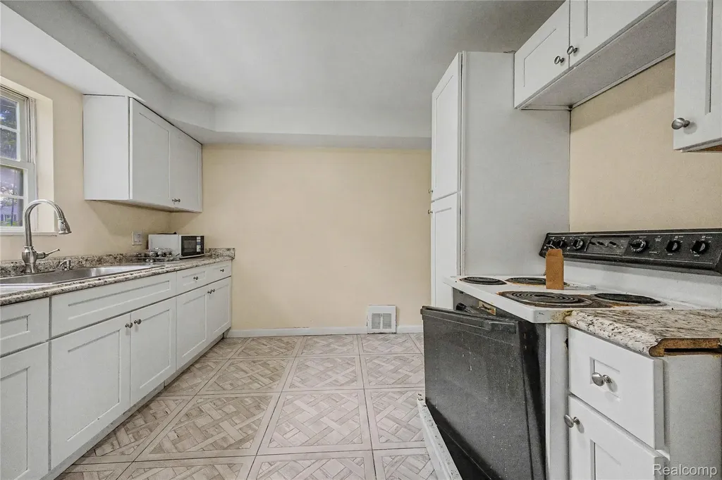 6100 Faust Avenue Detroit City MI 48228