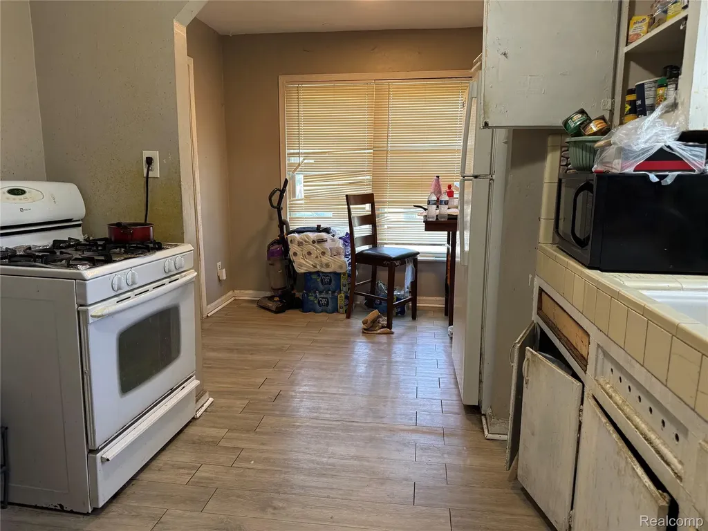 6386 Evergreen Avenue Detroit City MI 48228
