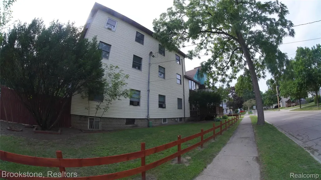 510 Pleasant Street Charlotte City MI 48813