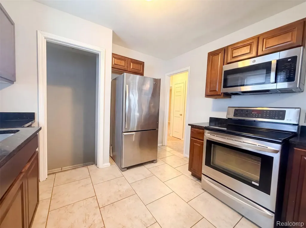 16853 Saint Marys Street Detroit City MI 48235