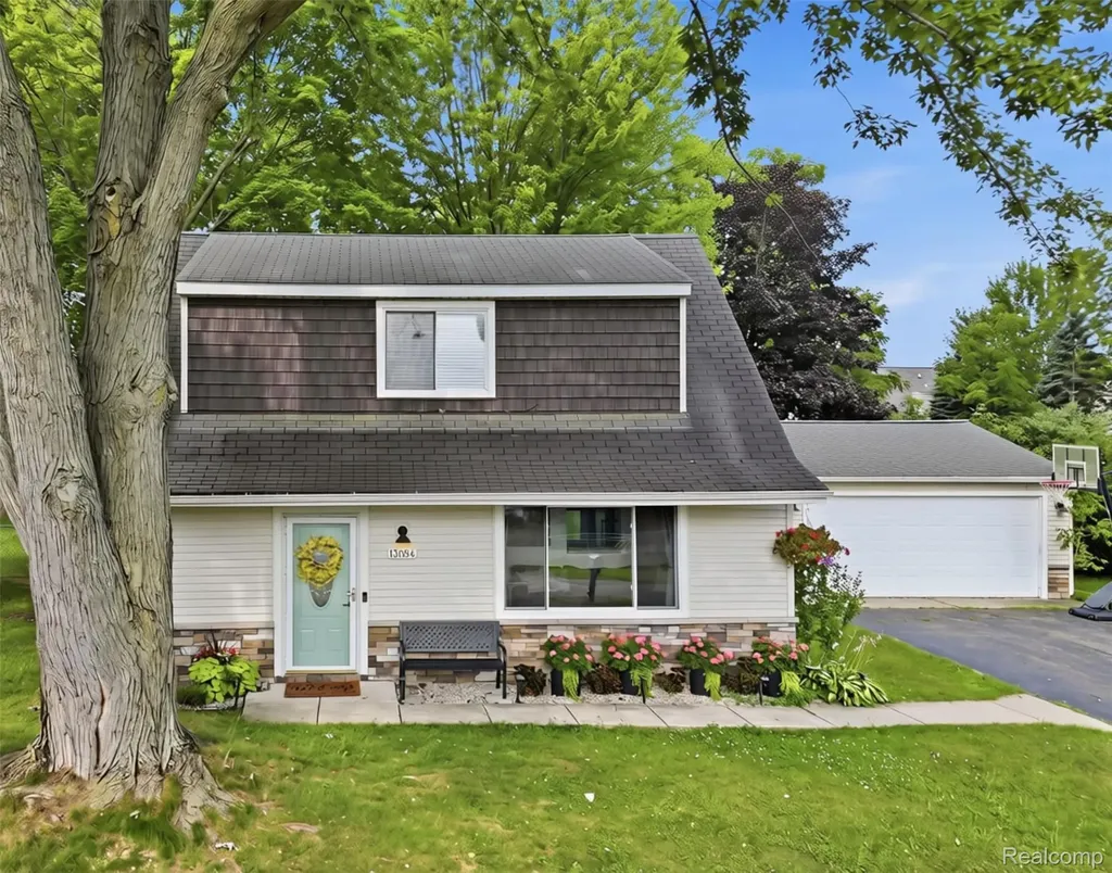 13084 Torrey Road Fenton Charter Township MI 48430