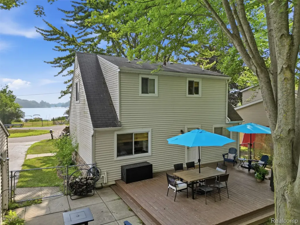 13084 Torrey Road Fenton Charter Township MI 48430