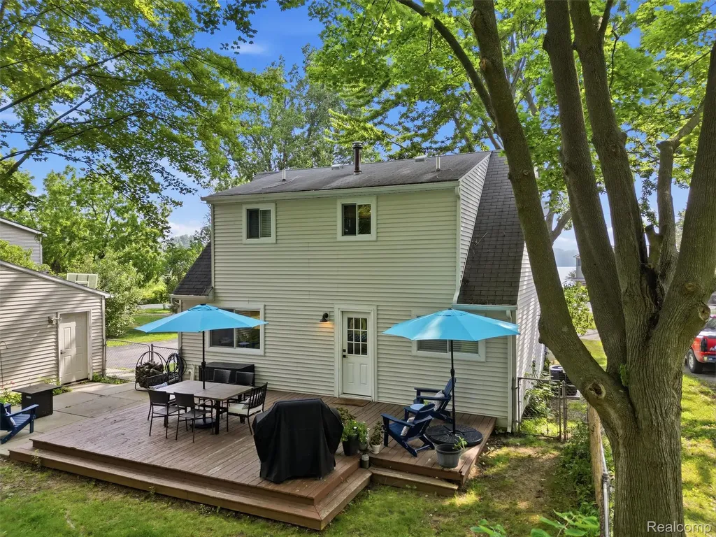 13084 Torrey Road Fenton Charter Township MI 48430