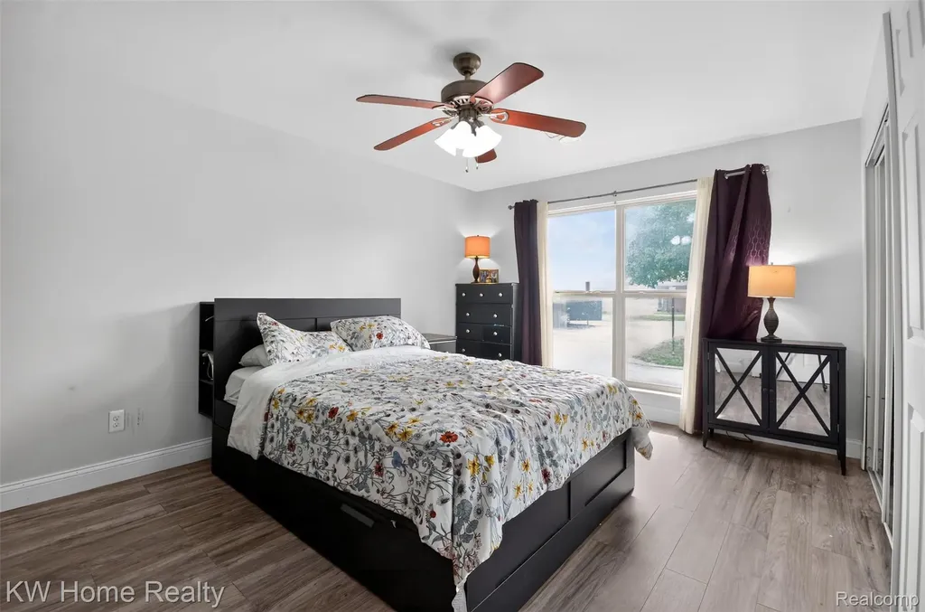 2708 Roundtree Drive Troy City MI 48083