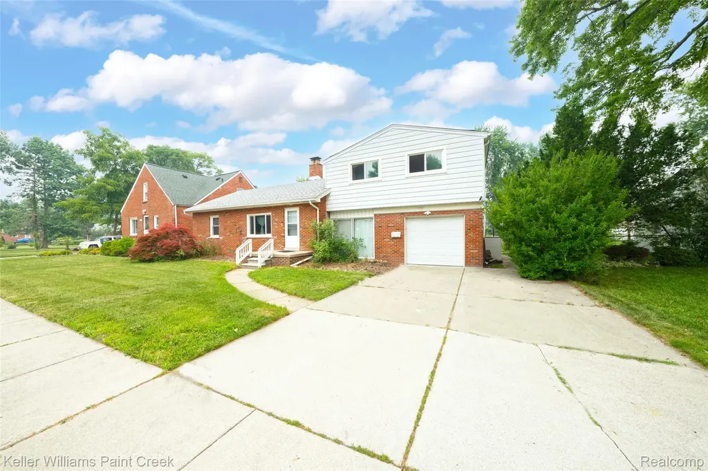 17197 Forest Avenue Eastpointe City MI 48021