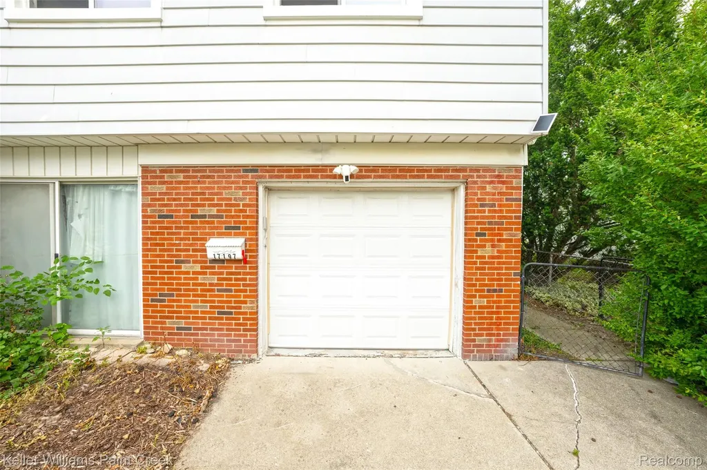 17197 Forest Avenue Eastpointe City MI 48021