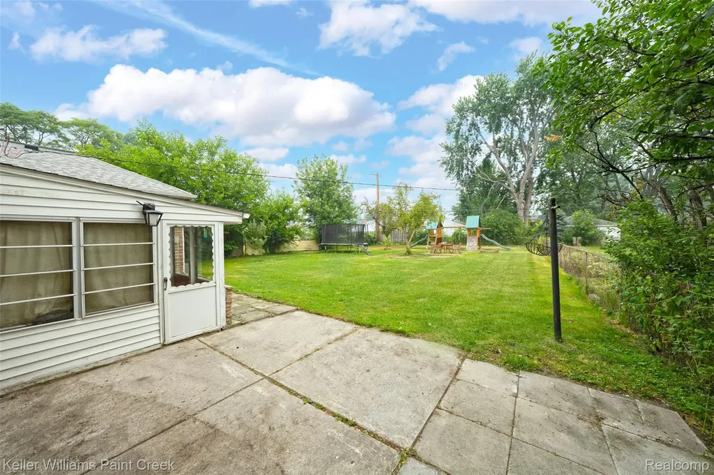 17197 Forest Avenue Eastpointe City MI 48021