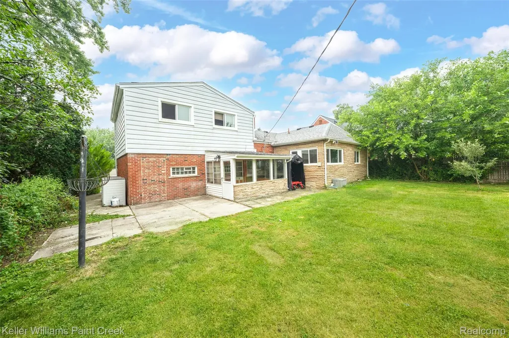 17197 Forest Avenue Eastpointe City MI 48021