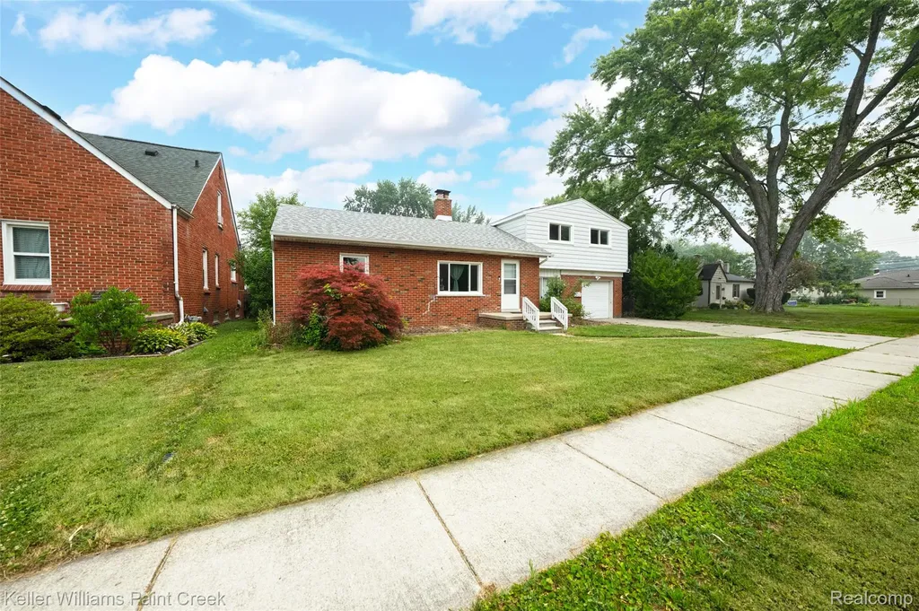 17197 Forest Avenue Eastpointe City MI 48021