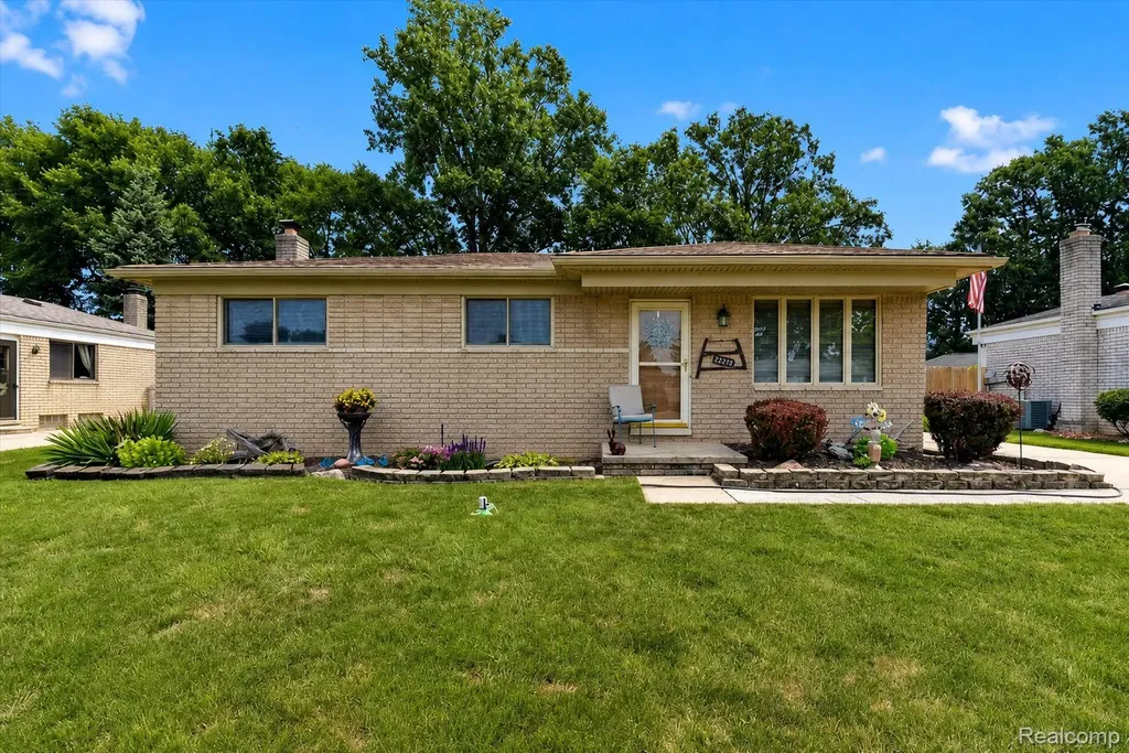 27241 Evelyn Avenue Brownstown Charter Township MI 48183