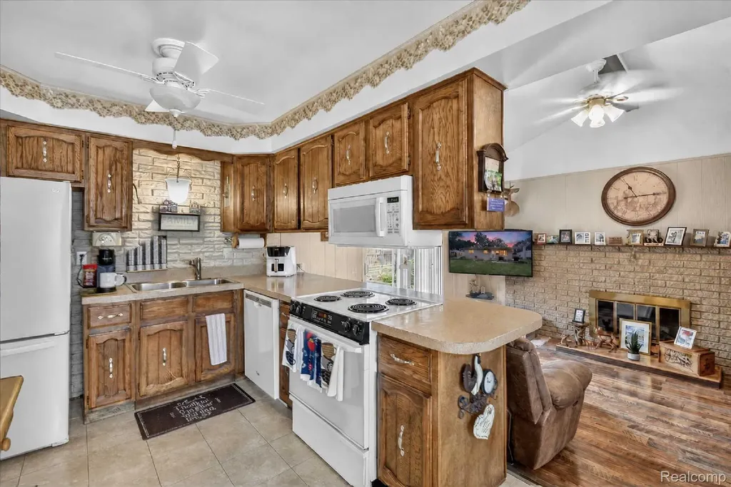 27241 Evelyn Avenue Brownstown Charter Township MI 48183
