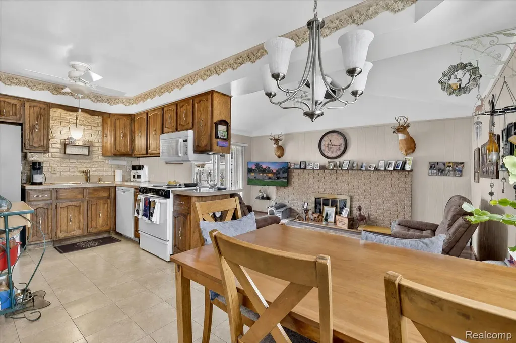 27241 Evelyn Avenue Brownstown Charter Township MI 48183