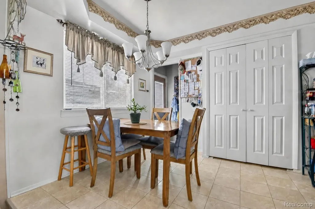 27241 Evelyn Avenue Brownstown Charter Township MI 48183