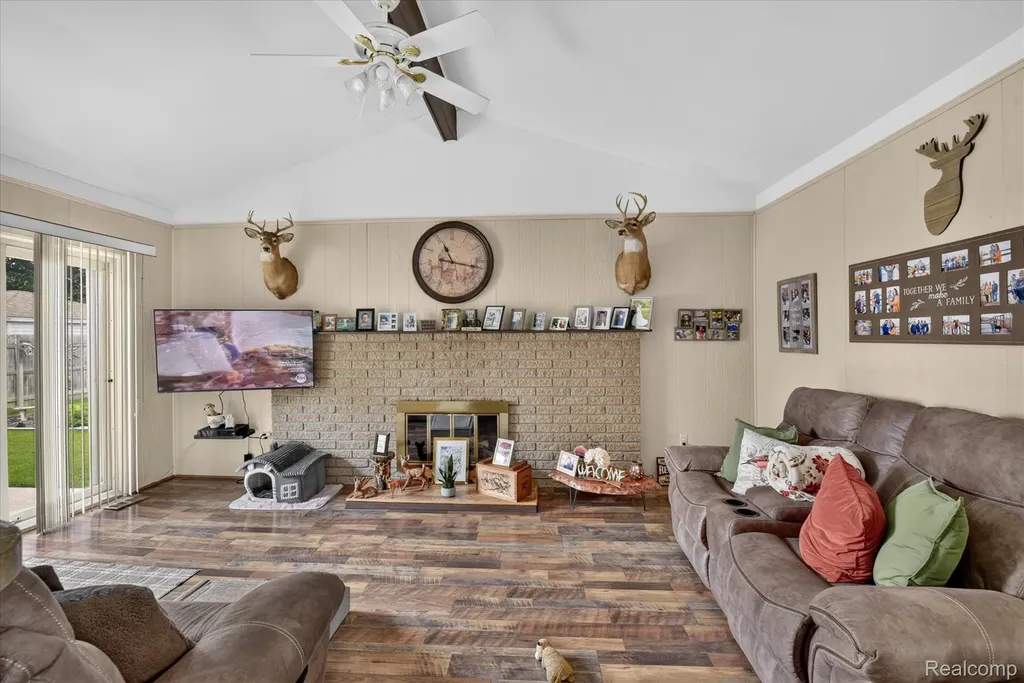 27241 Evelyn Avenue Brownstown Charter Township MI 48183