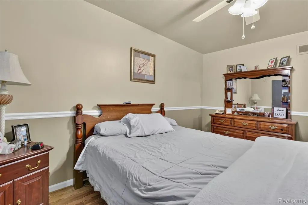 27241 Evelyn Avenue Brownstown Charter Township MI 48183