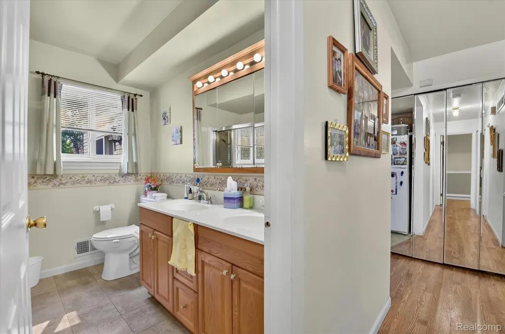 27241 Evelyn Avenue Brownstown Charter Township MI 48183