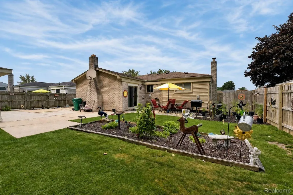 27241 Evelyn Avenue Brownstown Charter Township MI 48183