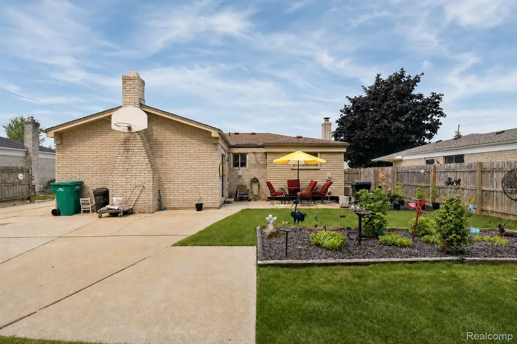 27241 Evelyn Avenue Brownstown Charter Township MI 48183
