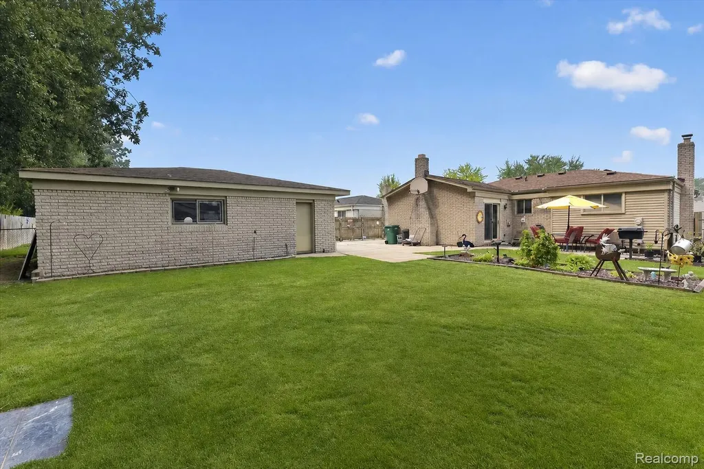 27241 Evelyn Avenue Brownstown Charter Township MI 48183