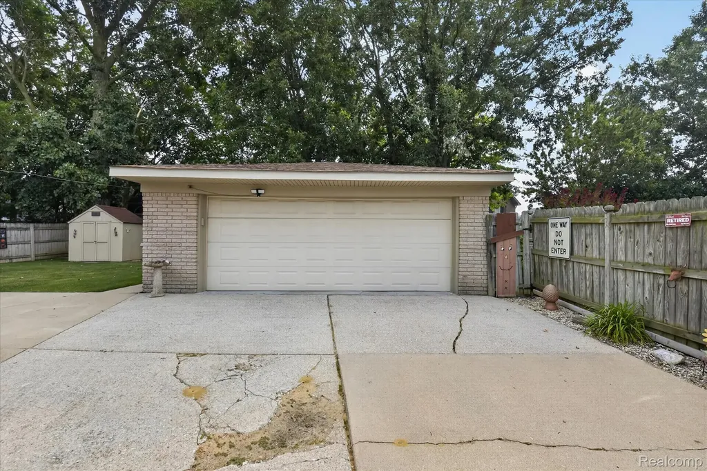 27241 Evelyn Avenue Brownstown Charter Township MI 48183