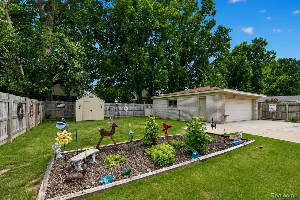 27241 Evelyn Avenue Brownstown Charter Township MI 48183