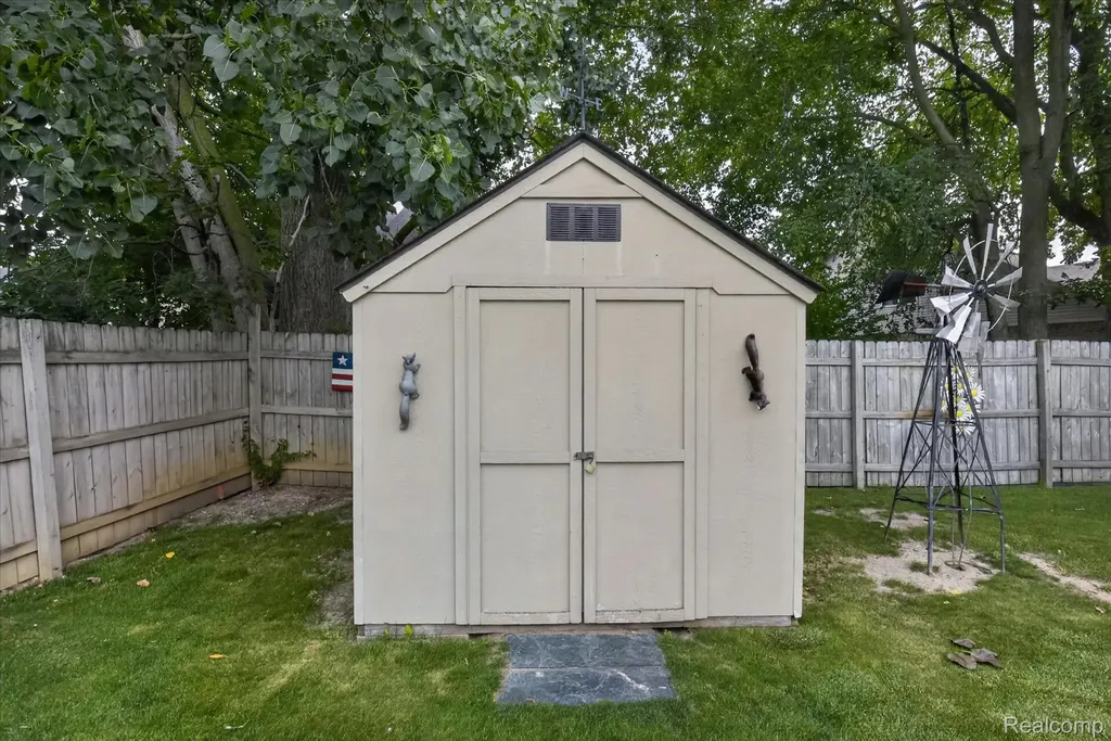 27241 Evelyn Avenue Brownstown Charter Township MI 48183