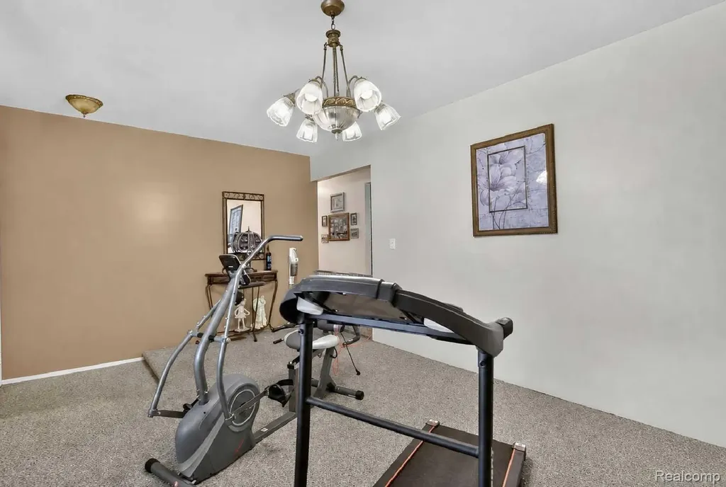 27241 Evelyn Avenue Brownstown Charter Township MI 48183