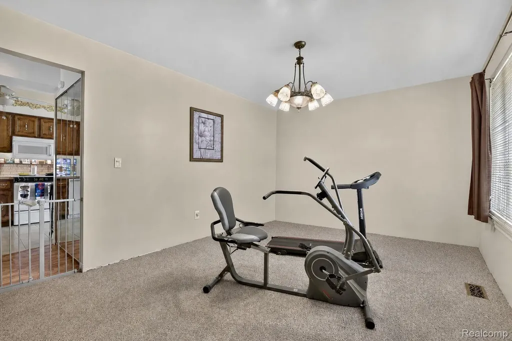 27241 Evelyn Avenue Brownstown Charter Township MI 48183